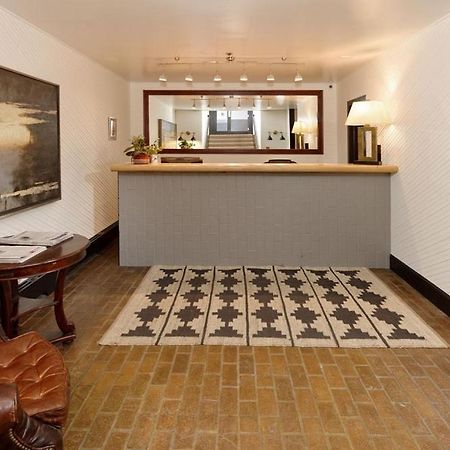Independence Square 213, Spacious Hotel Room With 2 Queen Beds, Wet Bar, And Sitting Area Aspen Kültér fotó