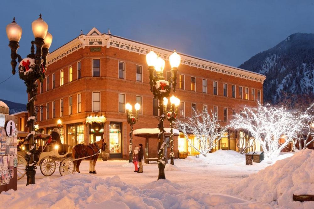 Independence Square 213, Spacious Hotel Room With 2 Queen Beds, Wet Bar, And Sitting Area Aspen Kültér fotó