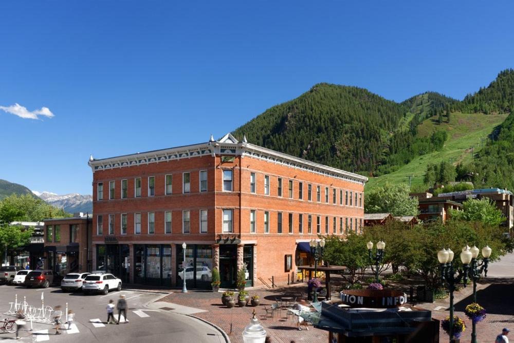 Independence Square 213, Spacious Hotel Room With 2 Queen Beds, Wet Bar, And Sitting Area Aspen Kültér fotó