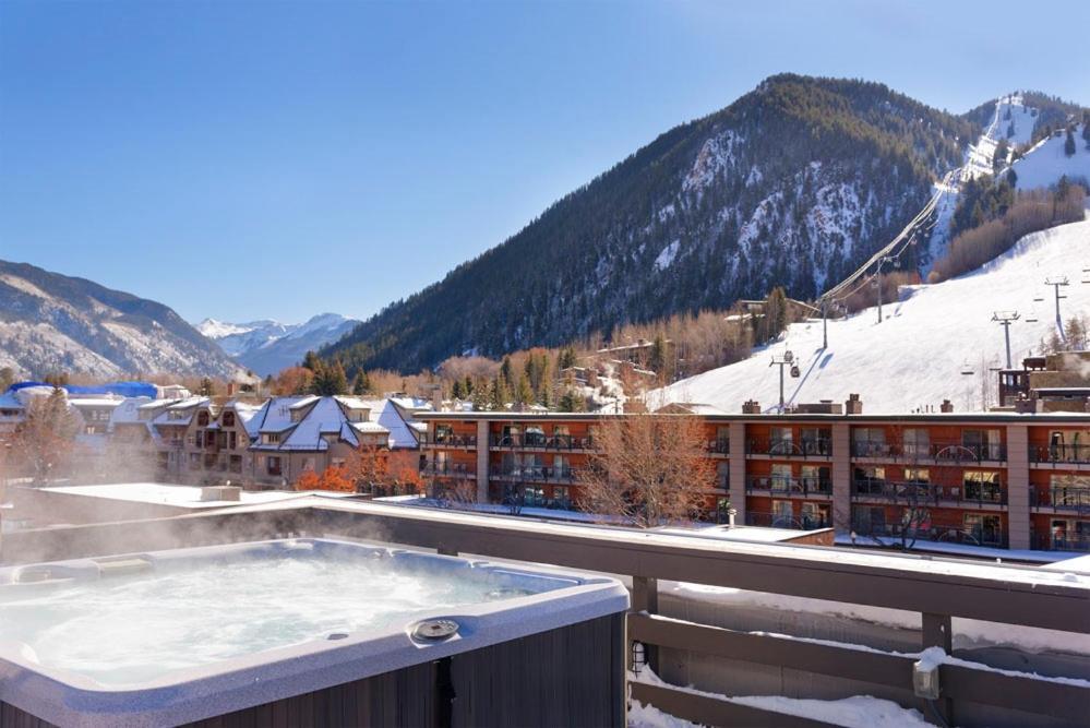 Independence Square 213, Spacious Hotel Room With 2 Queen Beds, Wet Bar, And Sitting Area Aspen Kültér fotó