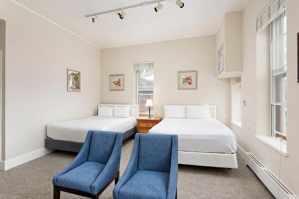 Independence Square 213, Spacious Hotel Room With 2 Queen Beds, Wet Bar, And Sitting Area Aspen Kültér fotó