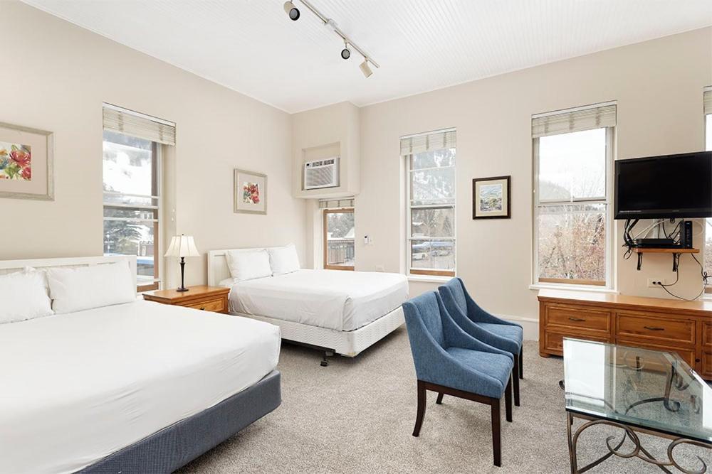 Independence Square 213, Spacious Hotel Room With 2 Queen Beds, Wet Bar, And Sitting Area Aspen Kültér fotó